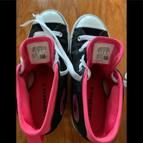 Converse All Star Mid Top. Too big for my daughter. - Picture 3 of 8